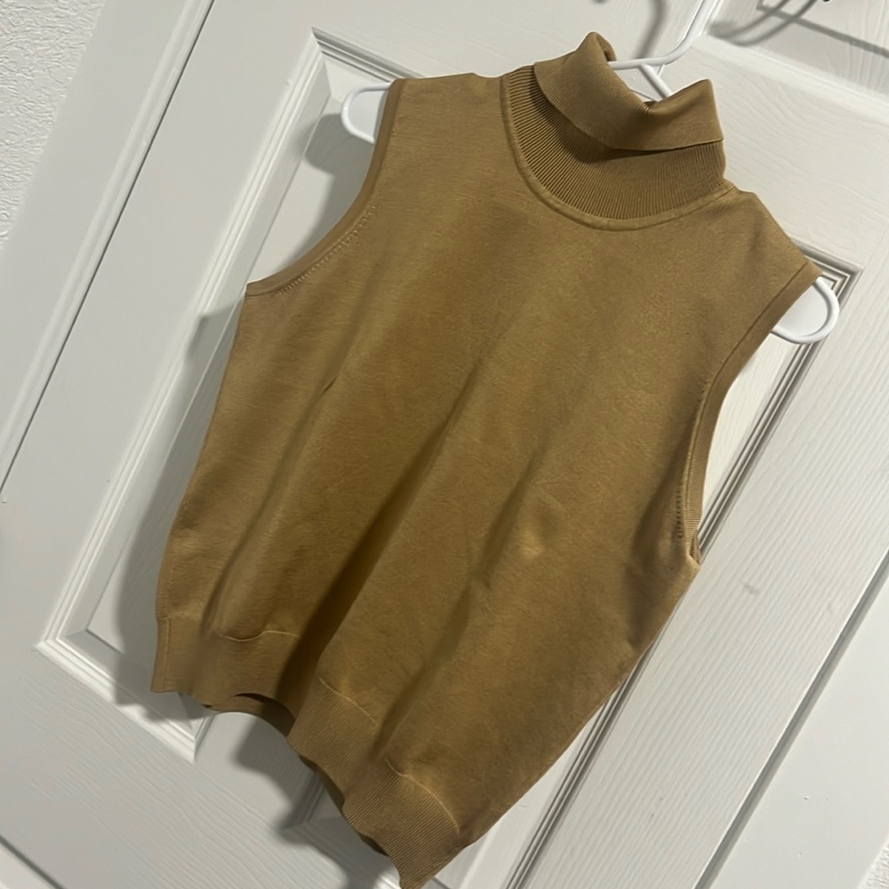 Silk blend short sleeve turtleneck top, size L